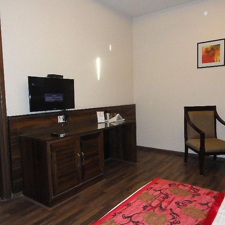 Hotel Silver Sands Chandīgarh Zewnętrze zdjęcie